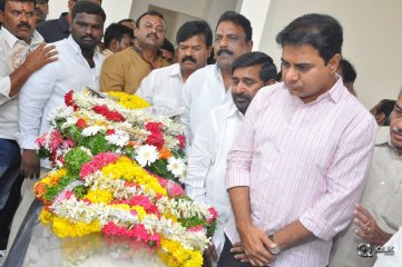 Celebs Pay Condolences to C Narayana Reddy